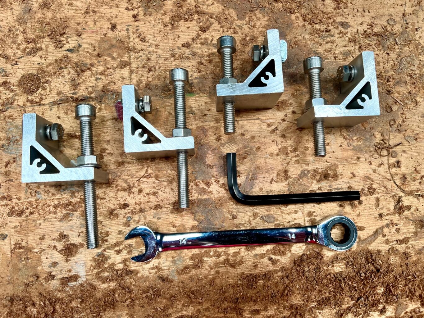 4XCM00-LV Panther Adjustable Levelling Support